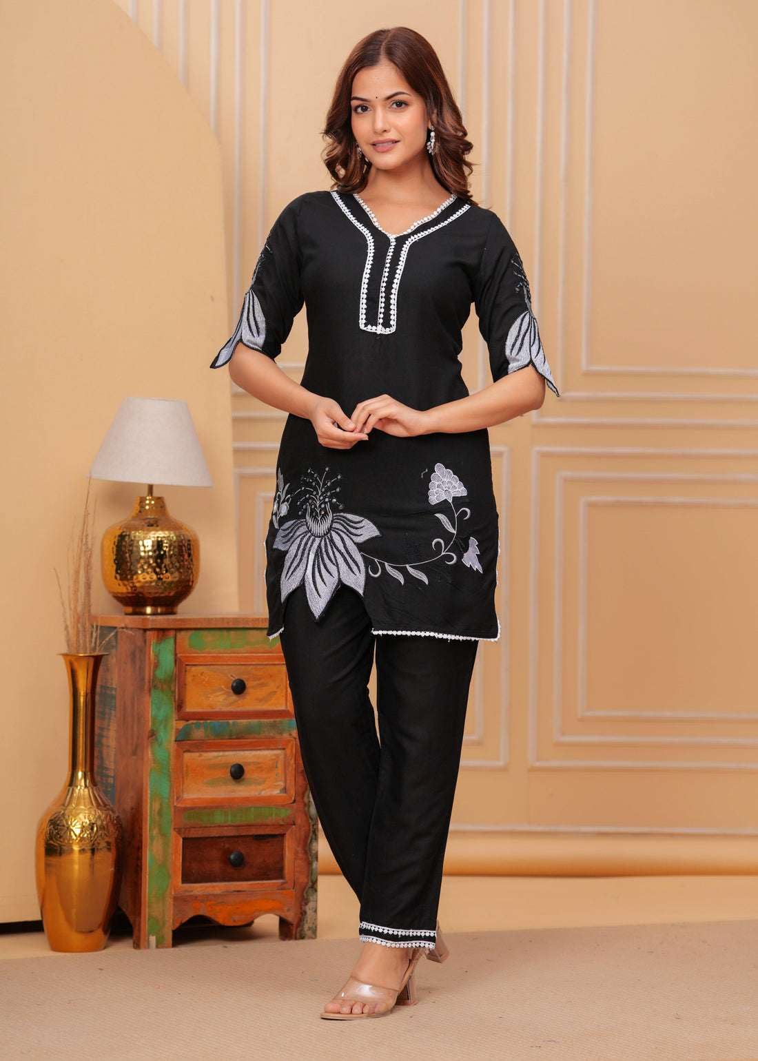 AshLova Women's Cotton Floral Printed Short Straight Kurti with Pant