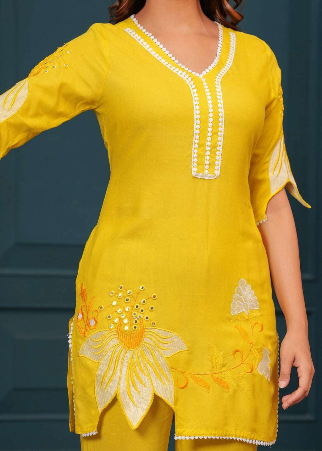 AshLova Women's Cotton Floral Printed Short Straight Kurti with Pant